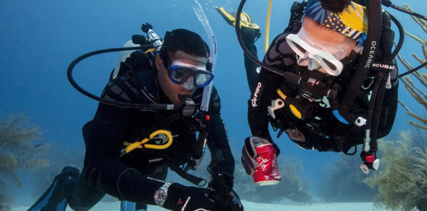 divers-cleanup-debris-trash-unde